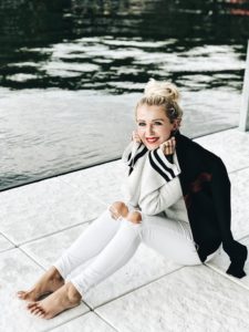 Top US lifestyle blogger, Leslie Nicole Langan celebrates her 34th birthday and shares 34 fun things about her: Image of a woman wearing a Rag & Bone turtleneck, Topshop high waisted skinny jeans, and an ALC jacket