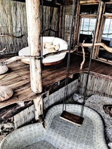Azulik Tulum review featured by top US life and style blogger, Leslie Nicole Langan