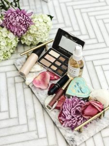 Everyday Makeup Essentials featured by top US beauty blogger, Leslie Nicole Langan
