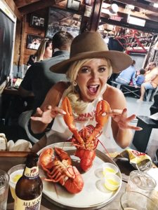 A Complete Maine Travel Guide featured by top US lifestyle blogger, Leslie Nicole Langan