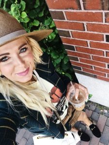 A Complete Maine Travel Guide featured by top US lifestyle blogger, Leslie Nicole Langan