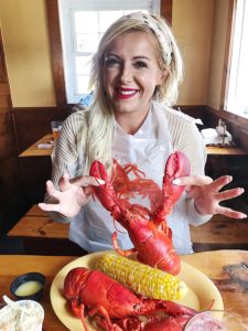 A Complete Maine Travel Guide featured by top US lifestyle blogger, Leslie Nicole Langan