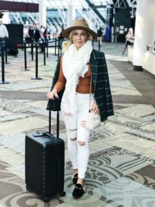 A Complete Maine Travel Guide featured by top US lifestyle blogger, Leslie Nicole Langan