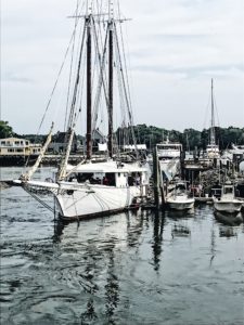 A Complete Maine Travel Guide featured by top US lifestyle blogger, Leslie Nicole Langan