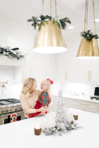 Cute DIY Christmas Home Decor tutorials featured by top US lifestyle blogger, Leslie Nicole Langan