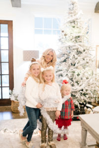 Cute DIY Christmas Home Decor tutorials featured by top US lifestyle blogger, Leslie Nicole Langan