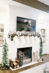 Cute DIY Christmas Home Decor tutorials featured by top US lifestyle blogger, Leslie Nicole Langan