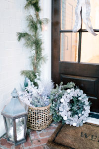 Cute DIY Christmas Home Decor tutorials featured by top US lifestyle blogger, Leslie Nicole Langan