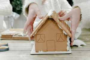 Cute DIY Christmas Home Decor tutorials featured by top US lifestyle blogger, Leslie Nicole Langan