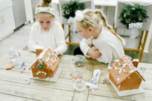 Cute DIY Christmas Home Decor tutorials featured by top US lifestyle blogger, Leslie Nicole Langan