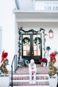 Cute DIY Christmas Home Decor tutorials featured by top US lifestyle blogger, Leslie Nicole Langan